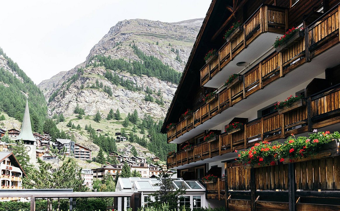 More than ski hire - Zermatt ✱ hotel ✱ restaurant